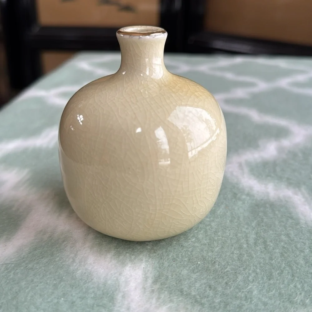 Vintage Japan Satsuma crackle porcelain bud Vase miniature 3.5” - cream red